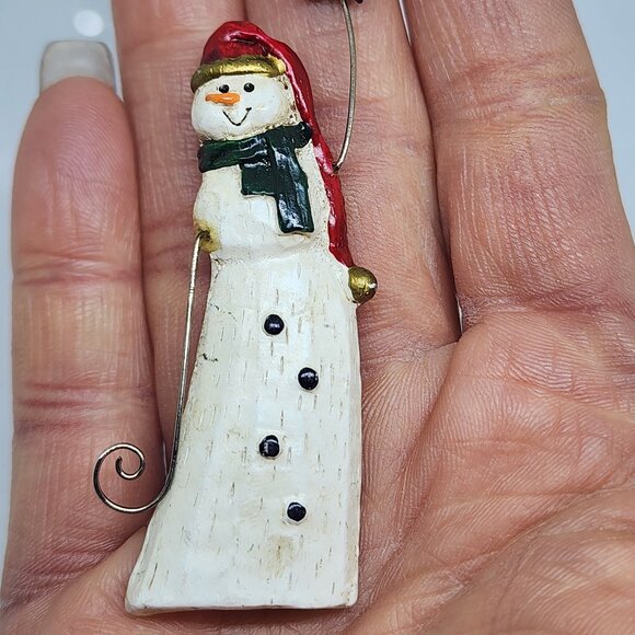 Vintage SNOWMAN with Wire Arms Holding a Snowflake Resin Pin Brooch - Picture 9 of 10